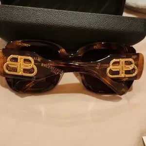 Balenciaga | Accessories | Balenciaga Paris Dframe  display picture 1